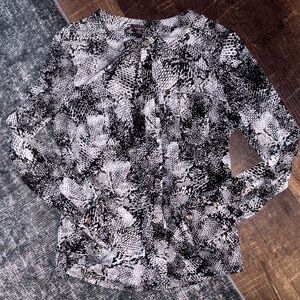 Dana Buchman Monochrome Snake Print Blouse